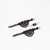 Черные кожаные наручники с клепками, кольцами и золотистой фурнитурой - Crazy Handmade - купить с доставкой в Белгороде