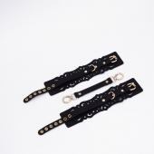 Черный кожаные оковы с узорами и золотистой фурнитурой - Crazy Handmade - купить с доставкой в Белгороде