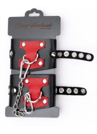 Черные наручники с красным декором и заклепками - Crazy Handmade - купить с доставкой в Белгороде