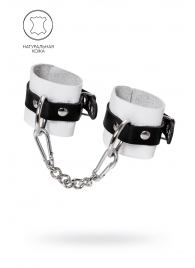 Бело-черные кожаные наручники с одним ремешком с люверсами - Pecado - купить с доставкой в Белгороде
