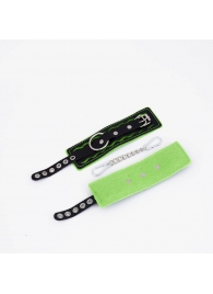 Черно-зеленые кожаные наручники с зеленой строчкой - Crazy Handmade - купить с доставкой в Белгороде