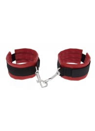 Красно-чёрные полиуретановые наручники Luxurious Handcuffs - Blush Novelties - купить с доставкой в Белгороде