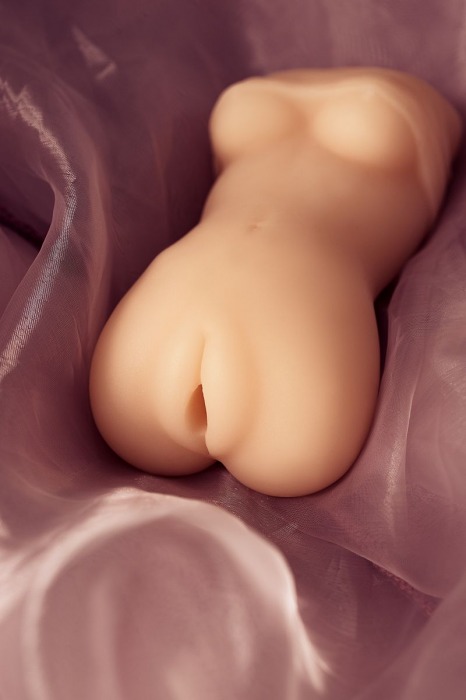 Телесный мастурбатор в виде женской фигурки - Toyfa Basic - в Белгороде купить с доставкой