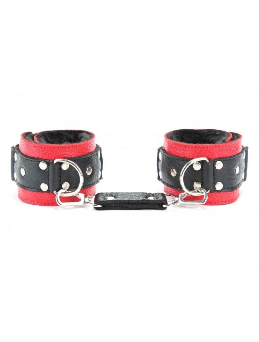 Красно-чёрные кожаные наручники с меховым подкладом - БДСМ Арсенал - купить с доставкой в Белгороде