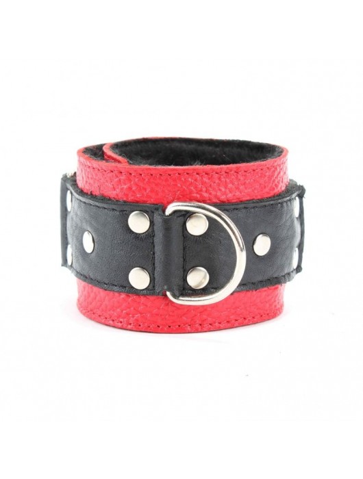 Красно-чёрные кожаные наручники с меховым подкладом - БДСМ Арсенал - купить с доставкой в Белгороде