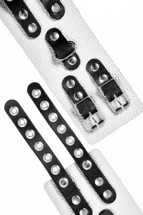 Бело-черные наручники с двумя ремешками и люверсами - Pecado - купить с доставкой в Белгороде